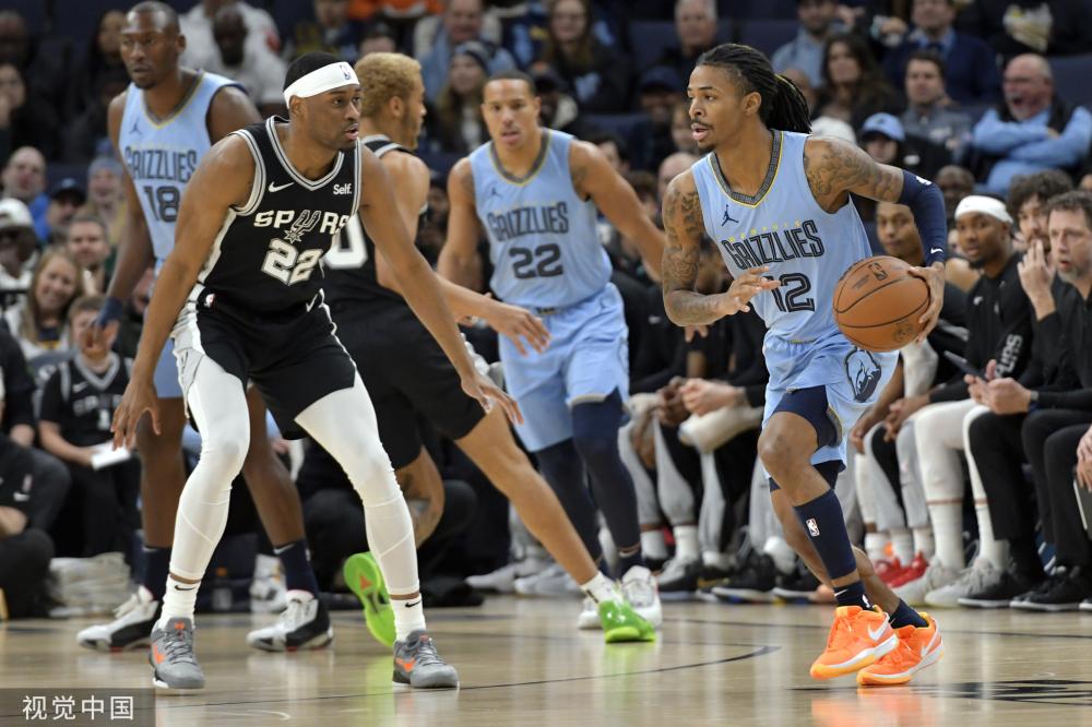 他在男子接 他在男子接